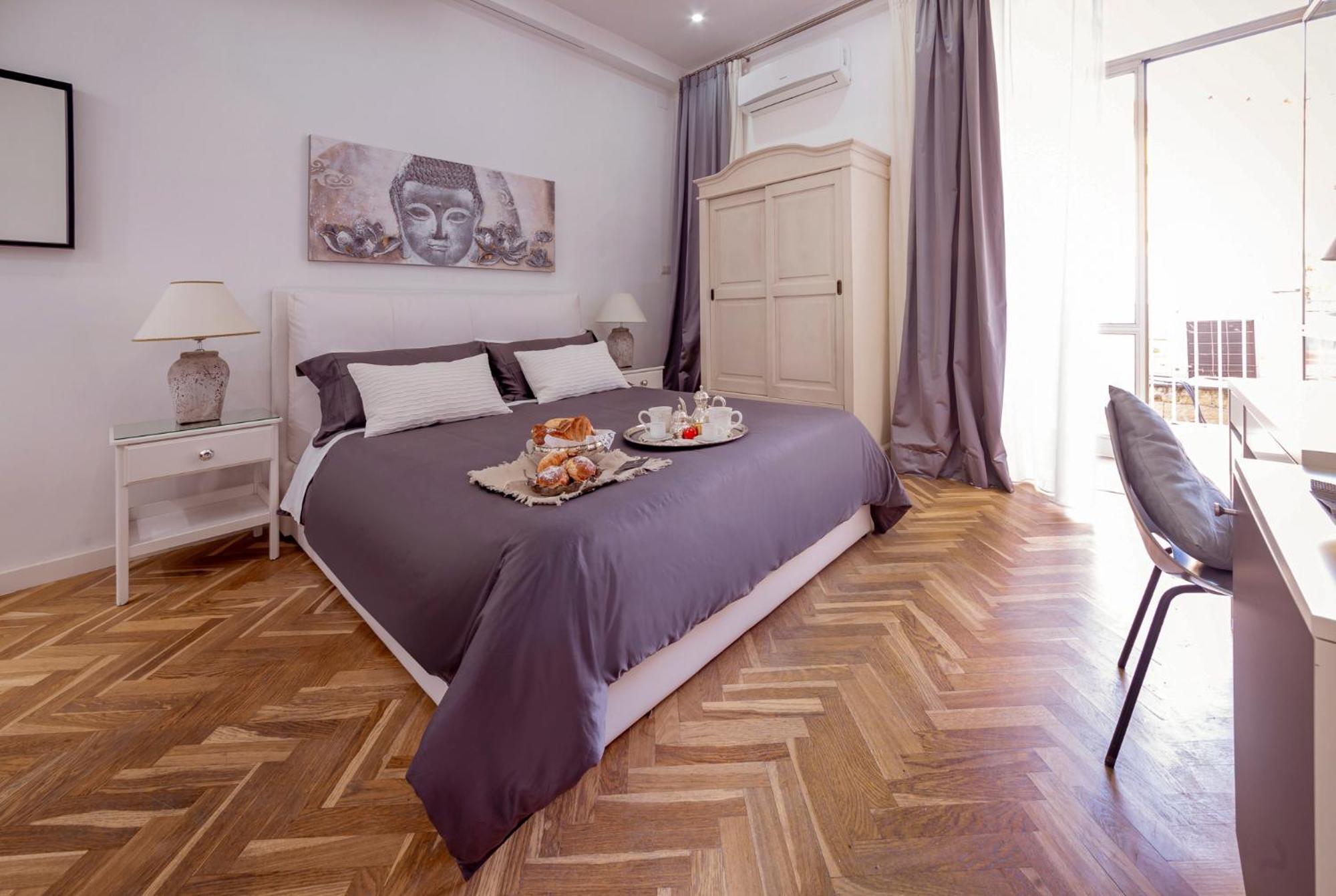 Palazzo Satriano 3* Neapel