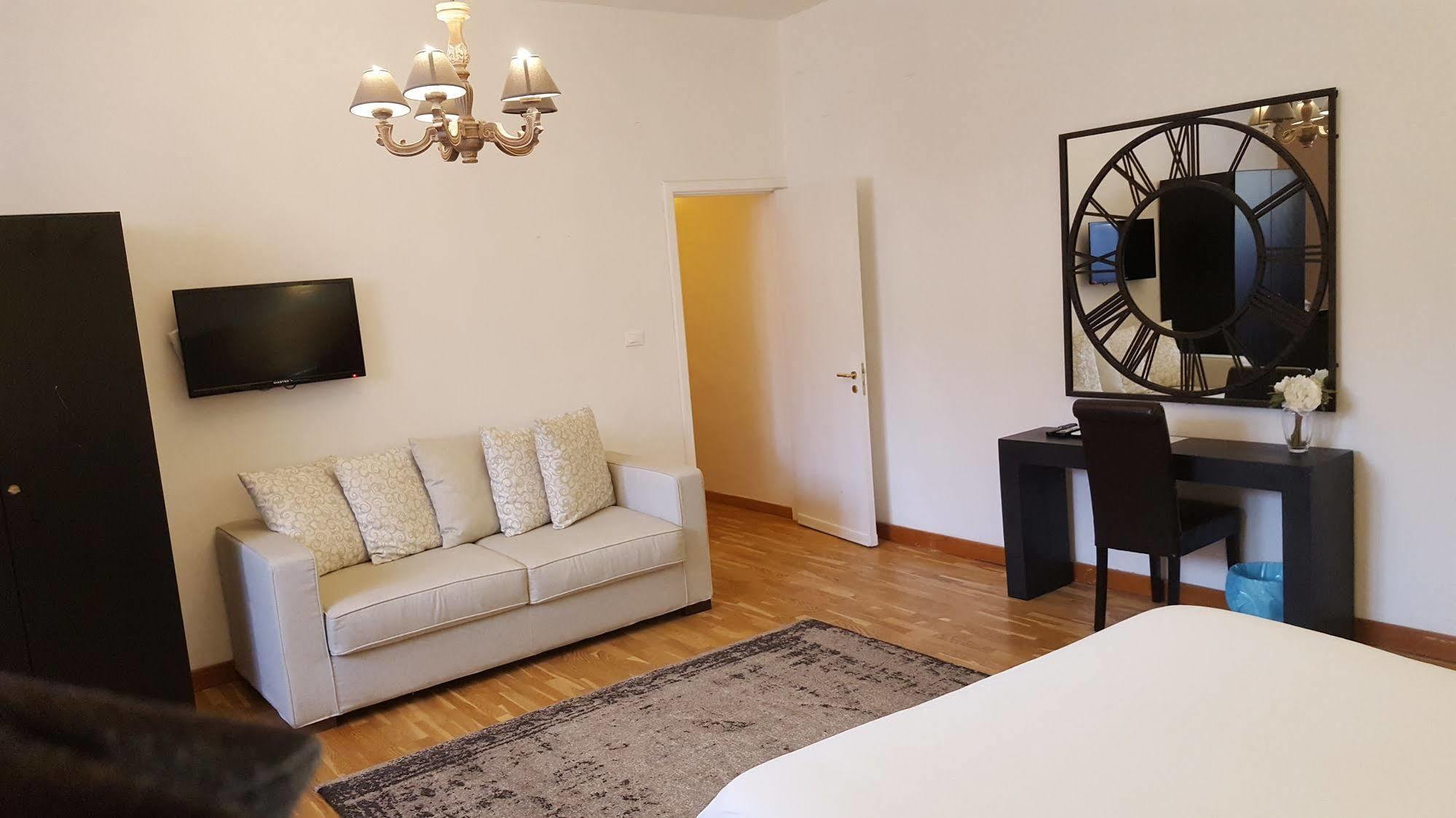 Palazzo Satriano 3* Neapel